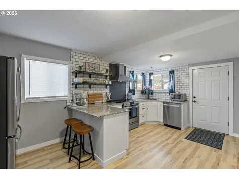 925 NE Cedar Street Roseburg OR 97470