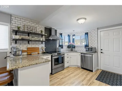 925 NE Cedar Street Roseburg OR 97470