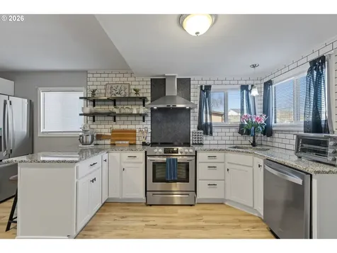 925 NE Cedar Street Roseburg OR 97470