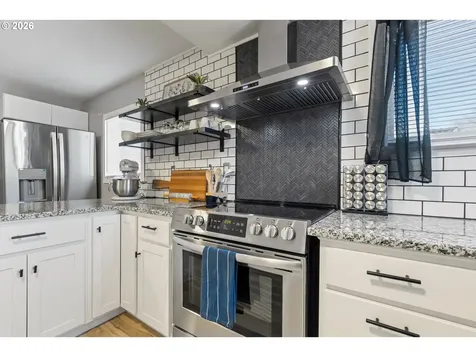 925 NE Cedar Street Roseburg OR 97470
