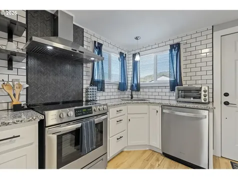 925 NE Cedar Street Roseburg OR 97470