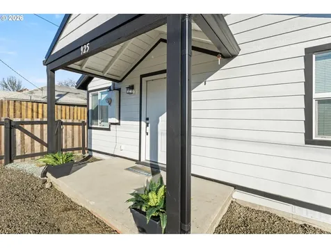 925 NE Cedar Street Roseburg OR 97470