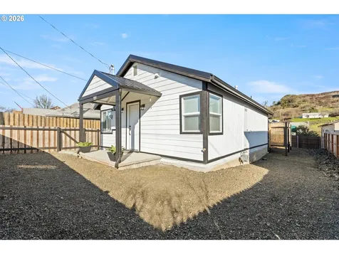 925 NE Cedar Street Roseburg OR 97470
