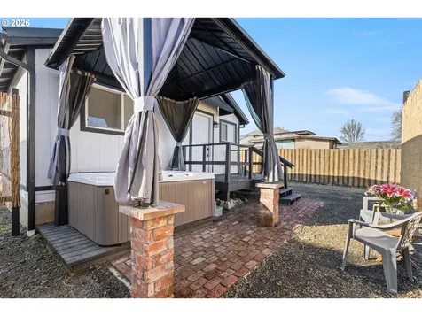 925 NE Cedar Street Roseburg OR 97470