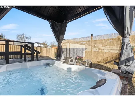 925 NE Cedar Street Roseburg OR 97470