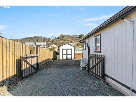 925 NE Cedar Street Roseburg OR 97470