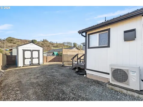 925 NE Cedar Street Roseburg OR 97470