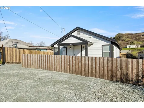 925 NE Cedar Street Roseburg OR 97470