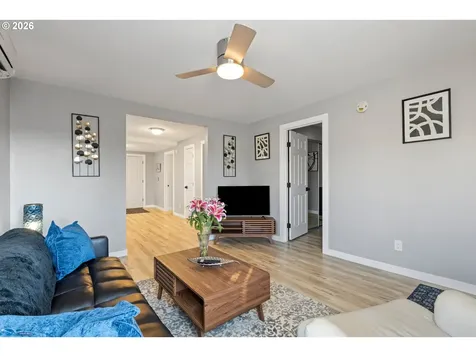 925 NE Cedar Street Roseburg OR 97470