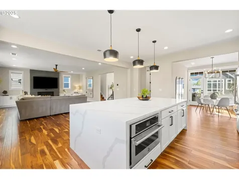12114 NW Hiller Lane Portland OR 97229