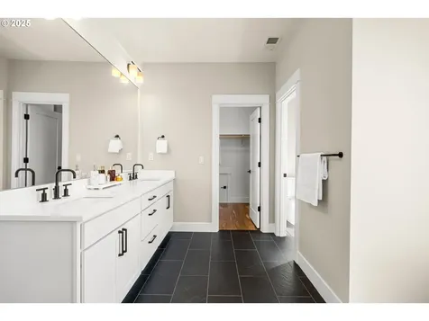 12114 NW Hiller Lane Portland OR 97229