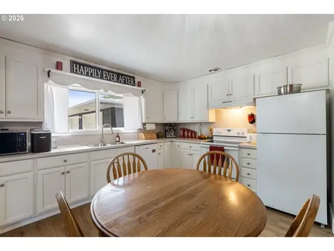 223 W Hazel Street Roseburg OR 97471