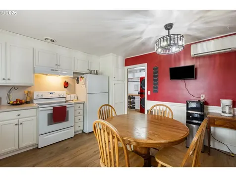 223 W Hazel Street Roseburg OR 97471
