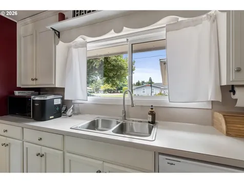 223 W Hazel Street Roseburg OR 97471