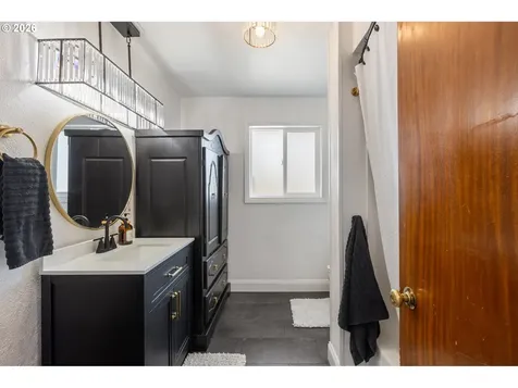 223 W Hazel Street Roseburg OR 97471