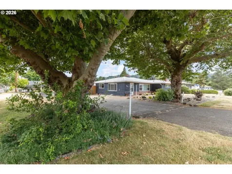 223 W Hazel Street Roseburg OR 97471