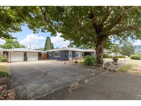 223 W Hazel Street Roseburg OR 97471
