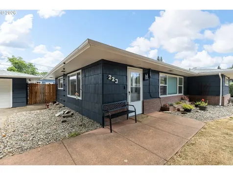 223 W Hazel Street Roseburg OR 97471