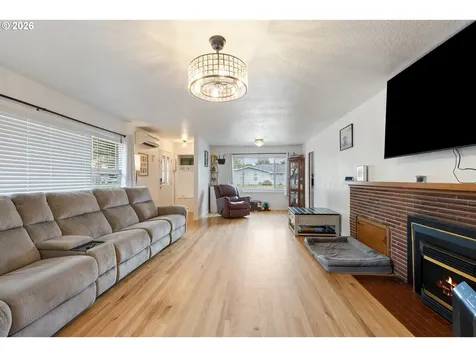 223 W Hazel Street Roseburg OR 97471