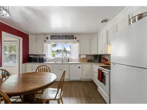 223 W Hazel Street Roseburg OR 97471