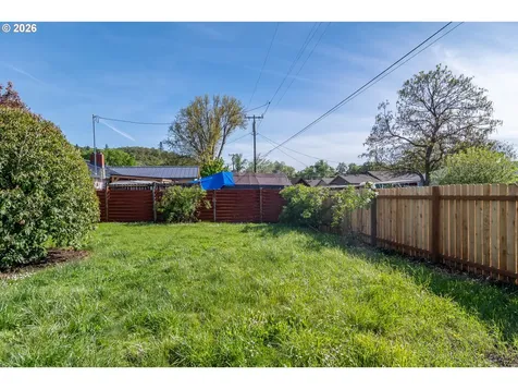3064 NE Porter Street Roseburg OR 97470
