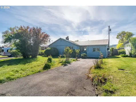 3064 NE Porter Street Roseburg OR 97470