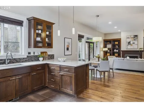 6706 SW 36th Avenue Portland OR 97219