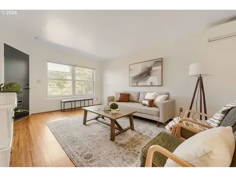6504 N Commercial Avenue Portland OR 97217