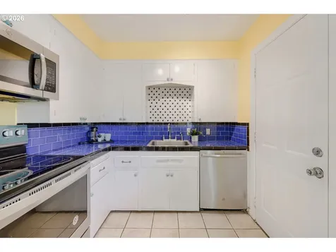 6504 N Commercial Avenue Portland OR 97217
