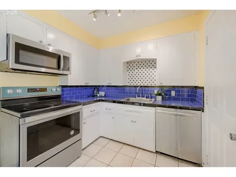 6504 N Commercial Avenue Portland OR 97217