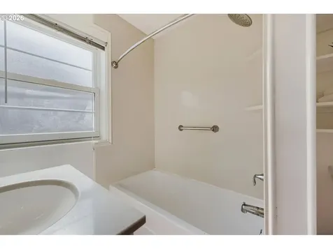 6504 N Commercial Avenue Portland OR 97217