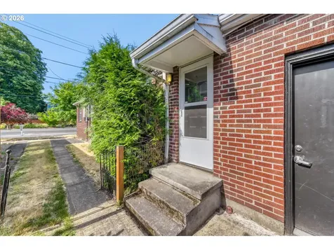 6504 N Commercial Avenue Portland OR 97217