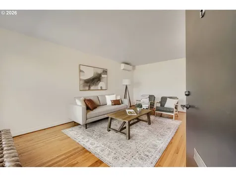 6504 N Commercial Avenue Portland OR 97217