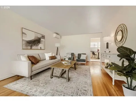 6504 N Commercial Avenue Portland OR 97217