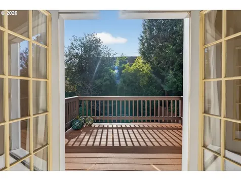 2448 SE Yamhill Street Portland OR 97214
