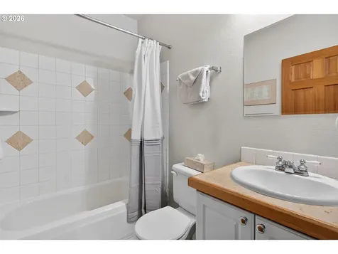 2448 SE Yamhill Street Portland OR 97214