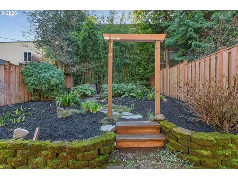 2448 SE Yamhill Street Portland OR 97214