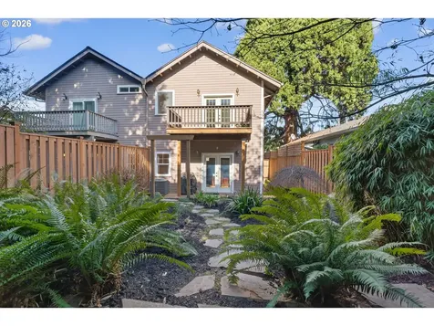 2448 SE Yamhill Street Portland OR 97214