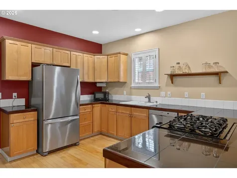 2448 SE Yamhill Street Portland OR 97214