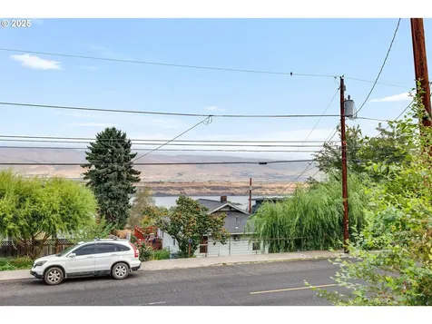 1524 E 9th Street The Dalles OR 97058