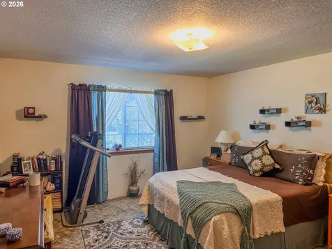 18309 Portland Avenue Gladstone OR 97027