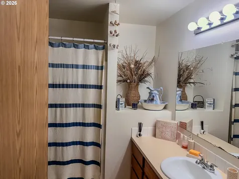 18309 Portland Avenue Gladstone OR 97027