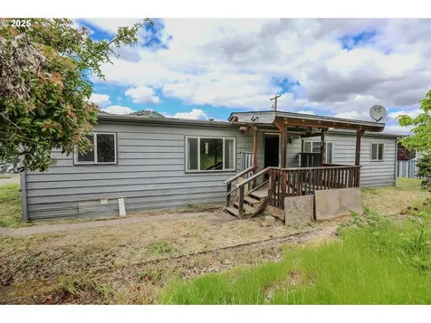 1028 Cornutt Street Myrtle Creek OR 97457
