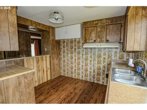 1028 Cornutt Street Myrtle Creek OR 97457