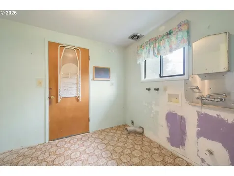 2028 Monterey Lane Eugene OR 97401