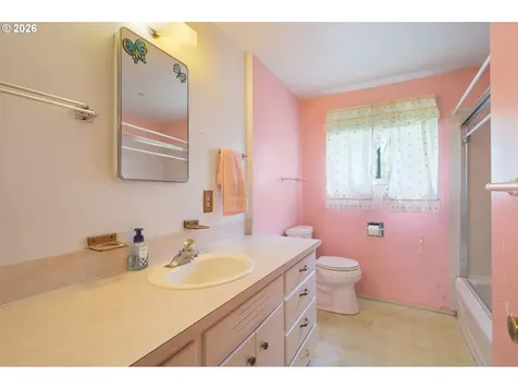 2028 Monterey Lane Eugene OR 97401