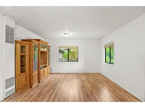 6027 N Greeley Avenue Portland OR 97217
