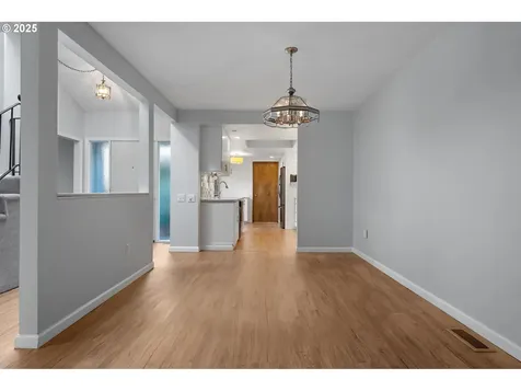 9590 SW Brentwood Place Portland OR 97224