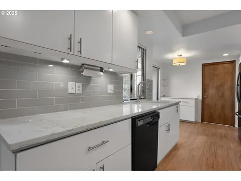 9590 SW Brentwood Place Portland OR 97224