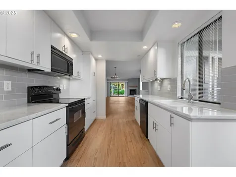 9590 SW Brentwood Place Portland OR 97224